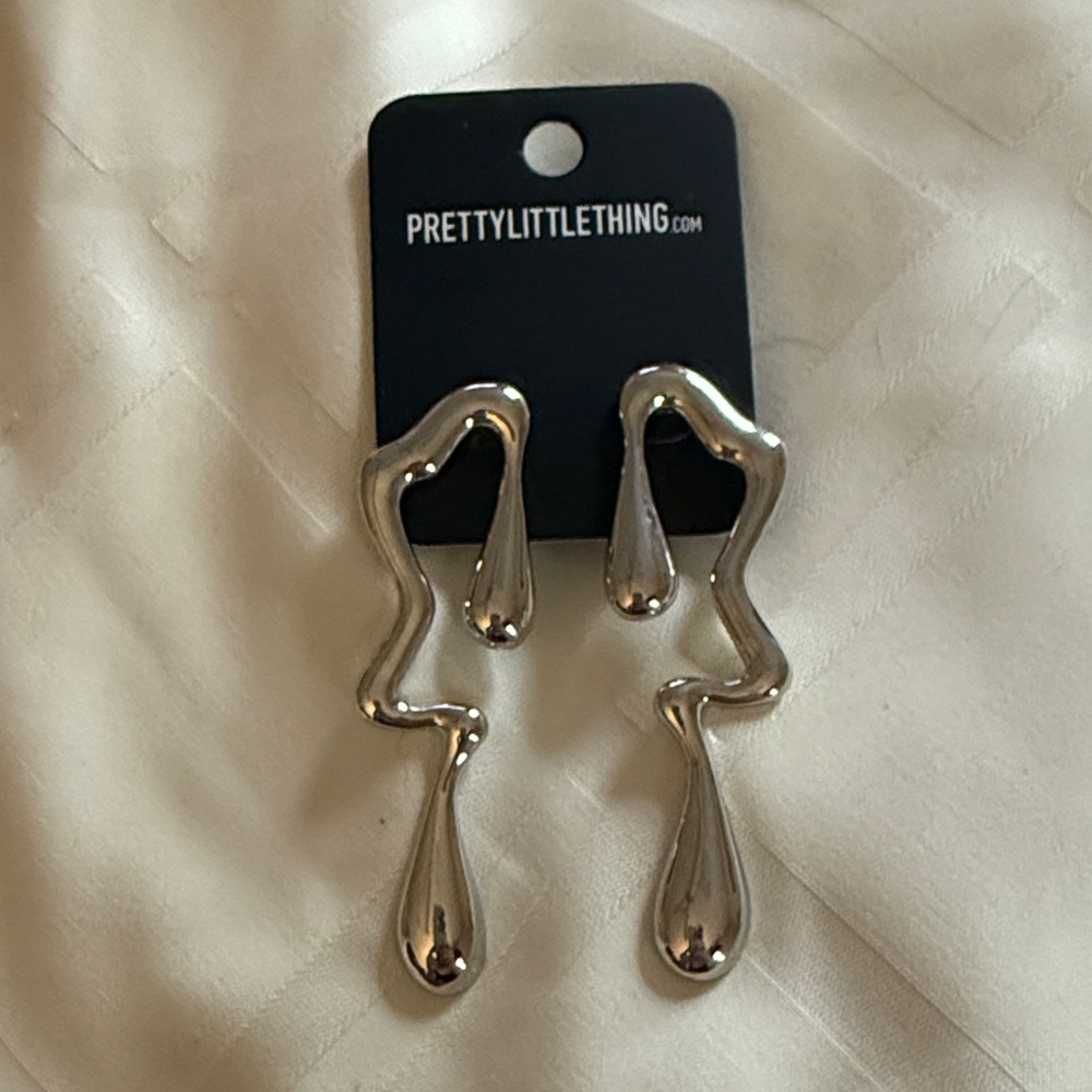 PrettyLittleThing Metallic Wavy Earrings